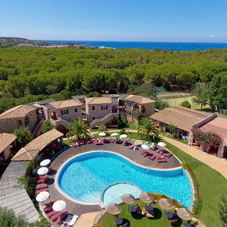 Apartment In With Swimming Pool *