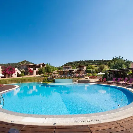 In With Swimming Pool Villasimius